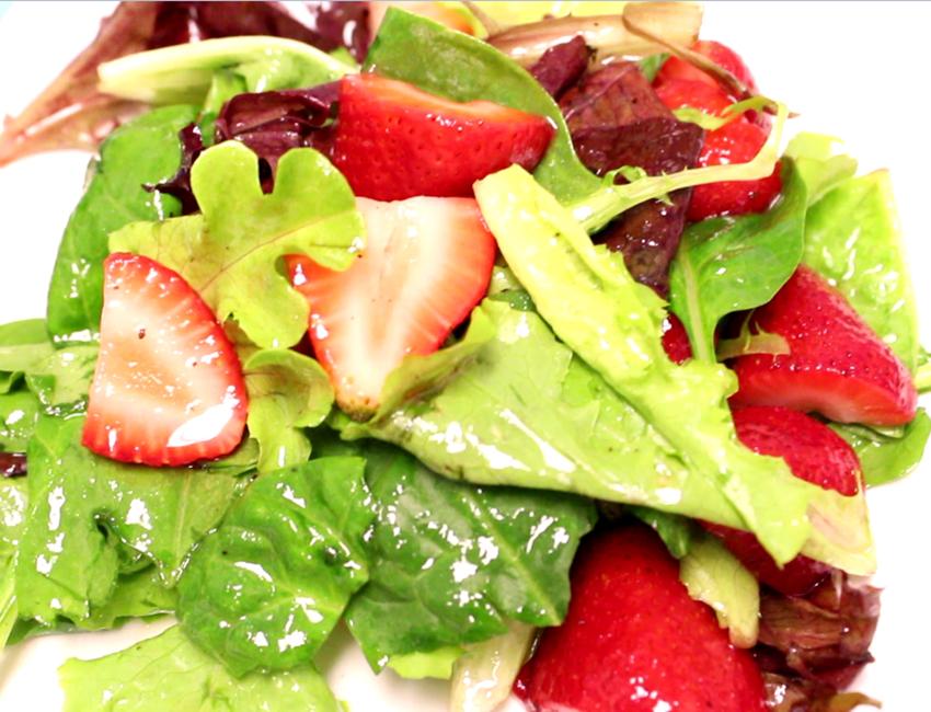 Marukan Mixed Greens & Strawberries Salad