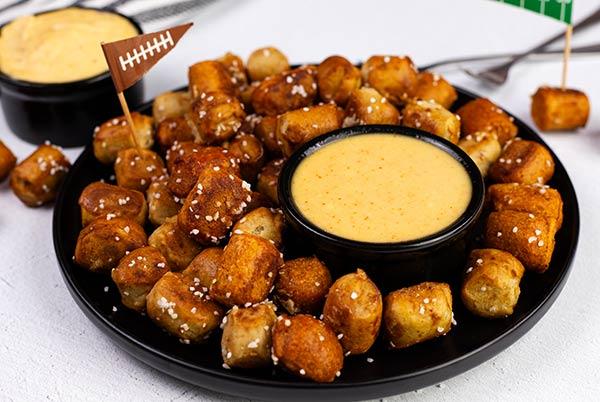 Marukan Pretzel Bites with Cheese and Honey Mustard Dipping Sauces